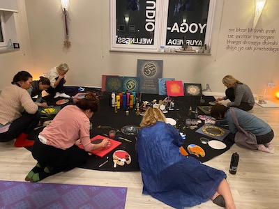 Workshop Yoga und eigenes Energiebildmalen BALANCE + YIN YANG